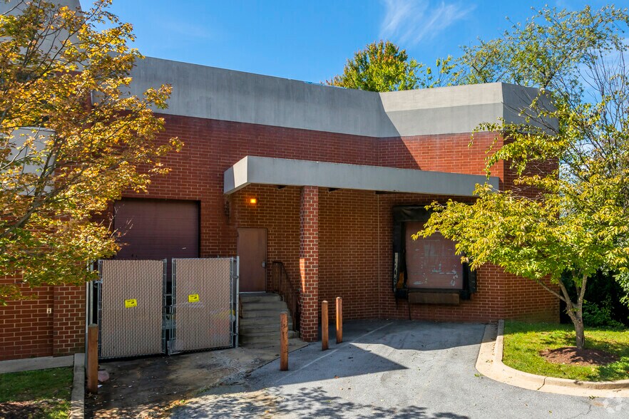 831 Russell Ave, Gaithersburg, MD for lease - Building Photo - Image 3 of 6