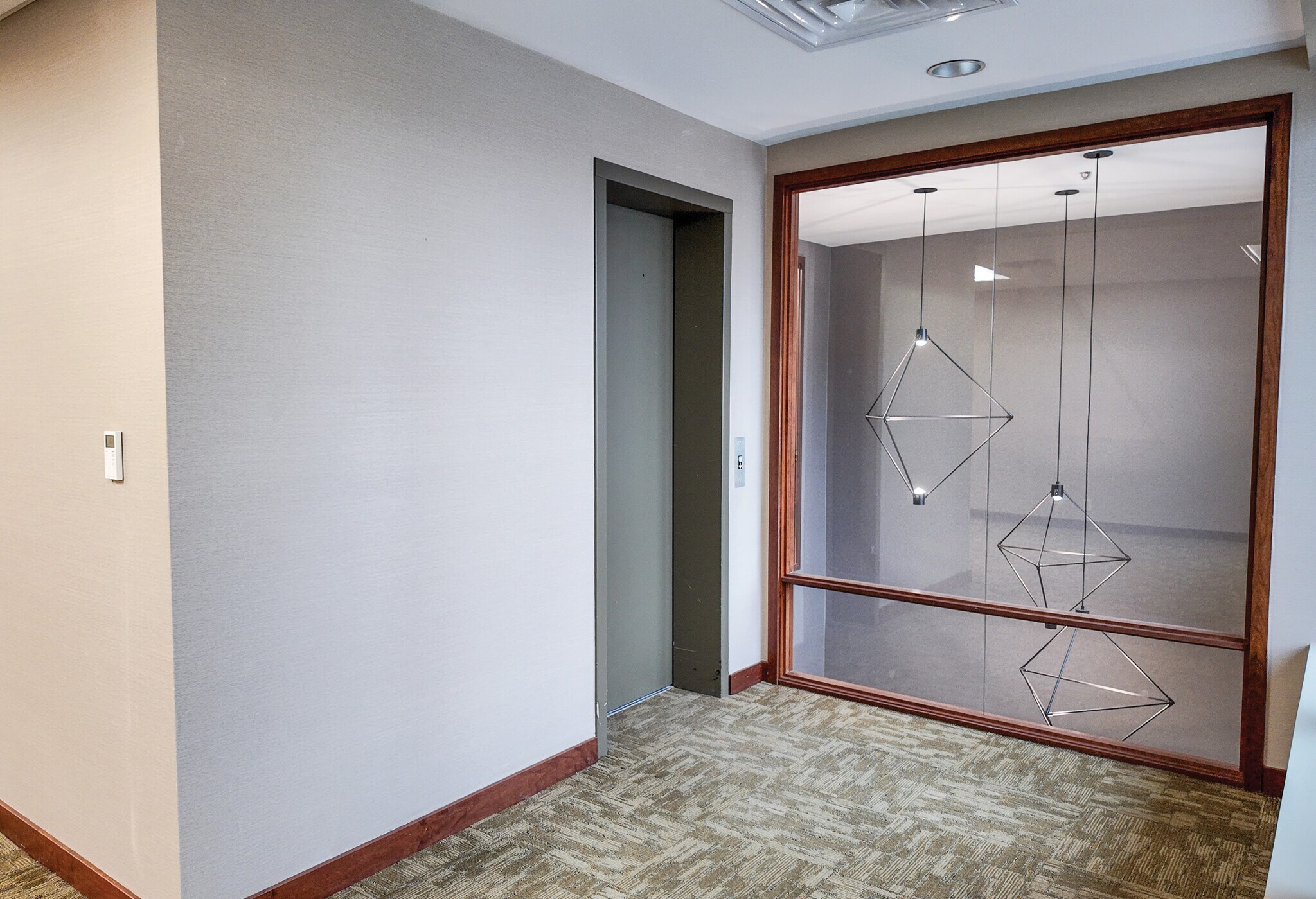 100 S Dakota Ave, Sioux Falls, SD for lease Interior Photo- Image 1 of 12