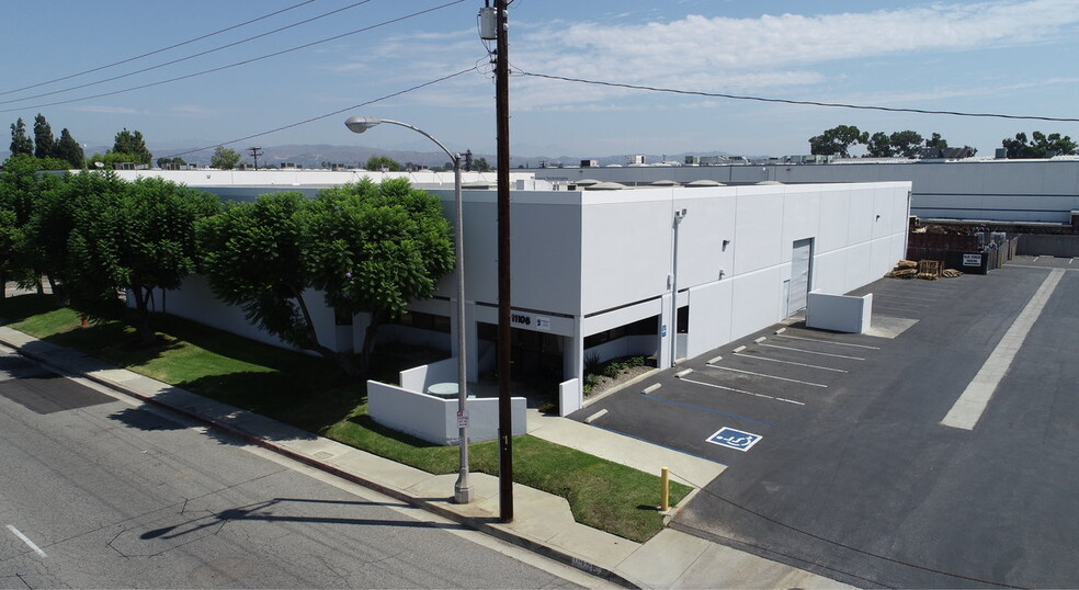 11106 Shoemaker Ave, Santa Fe Springs, CA for lease - Building Photo - Image 1 of 3