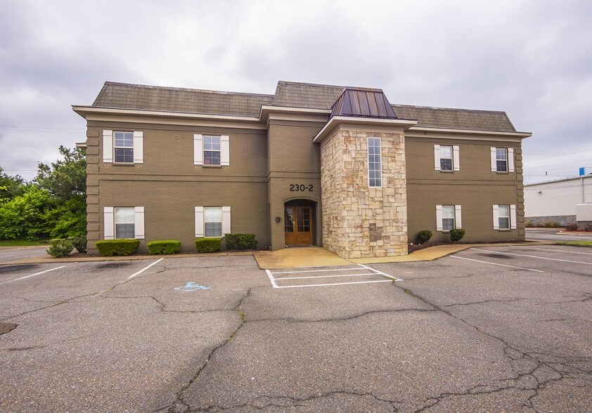 230 Goodman Rd E, Southaven, MS 38671