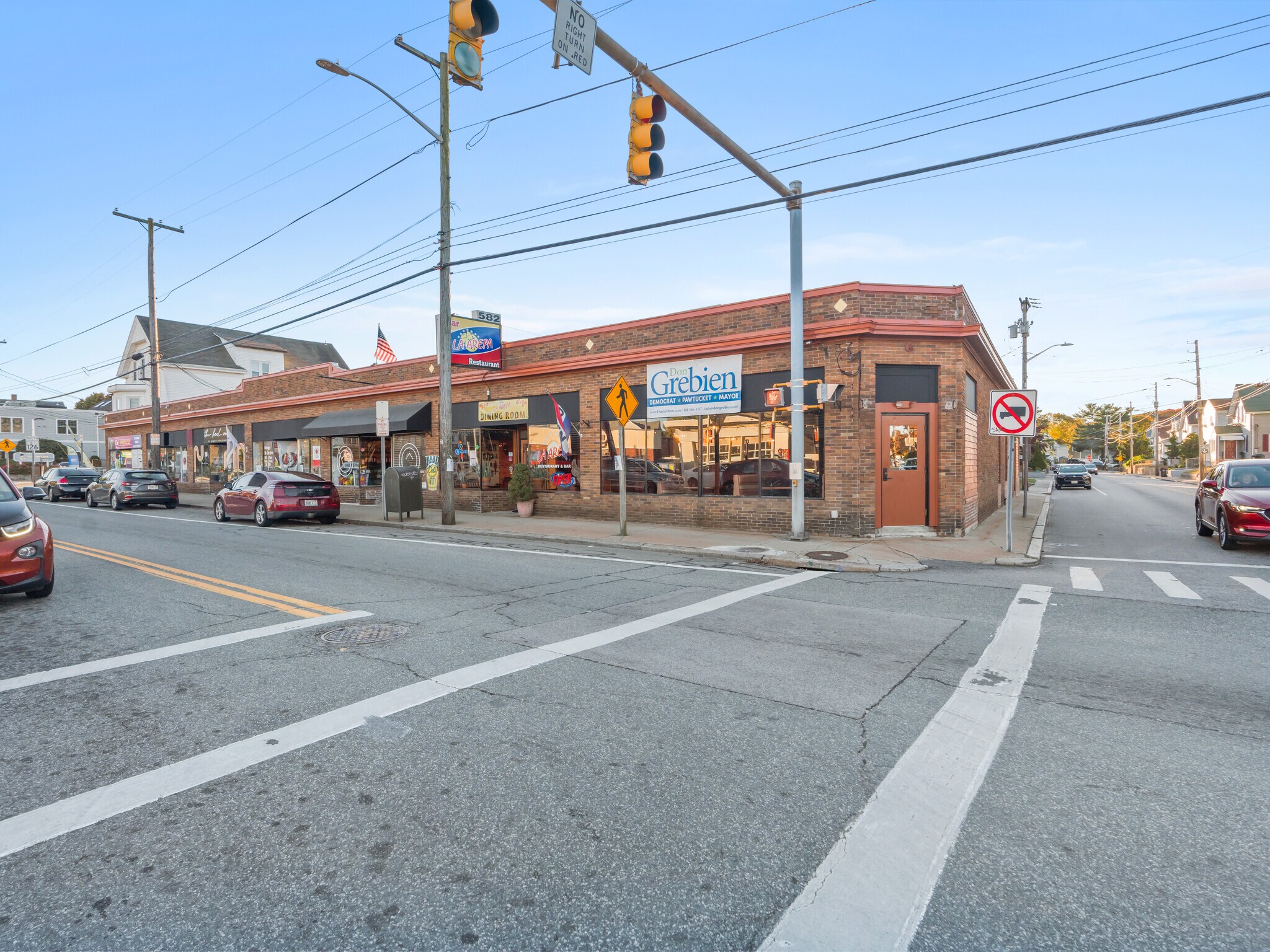 570582 Smithfield Ave, Pawtucket, RI 02860 6 UNIT FULLY RENTED