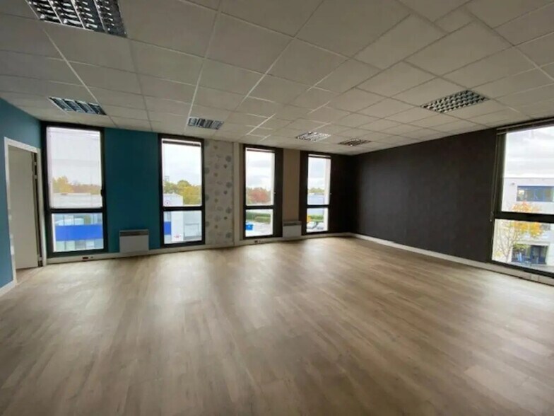 Office in Rennes for lease - Interior Photo - Image 2 of 9