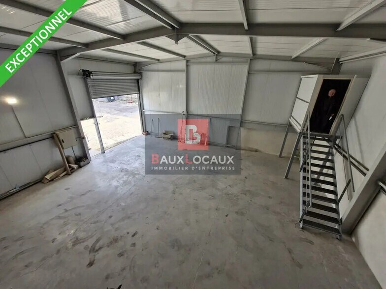 Flex in Martigues for lease - Interior Photo - Image 2 of 9