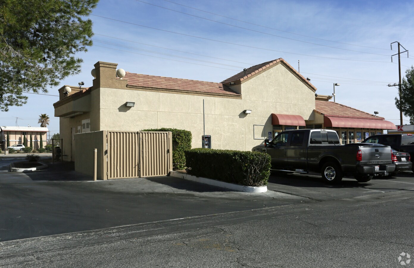 2077720811 Bear Valley Rd, Apple Valley, CA 92308 Kiowa Plaza