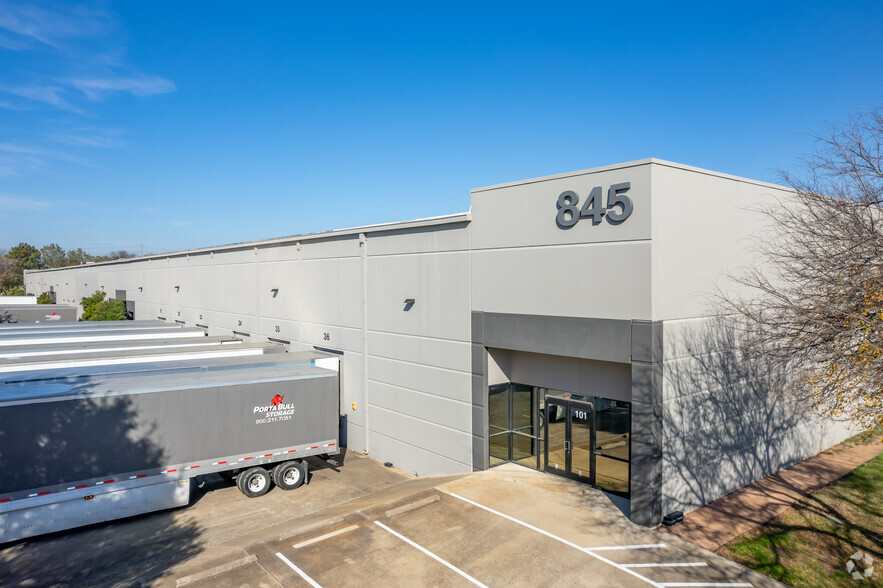 845 Interchange Blvd, Austin, TX for lease - Building Photo - Image 1 of 13