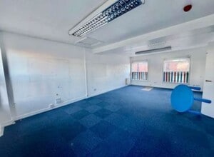 11-15 Park St W, Luton for lease Interior Photo- Image 2 of 8