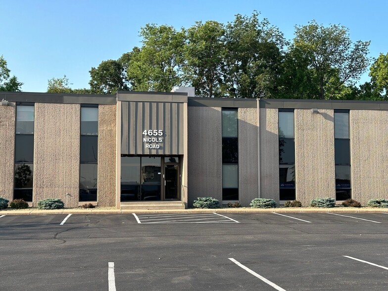 4655 Nicols Rd, Eagan, MN for lease - Building Photo - Image 2 of 9