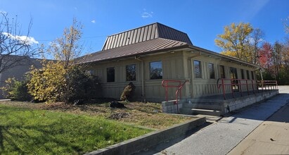 3199 Bay Rd, Saginaw, MI for lease Building Photo- Image 2 of 8