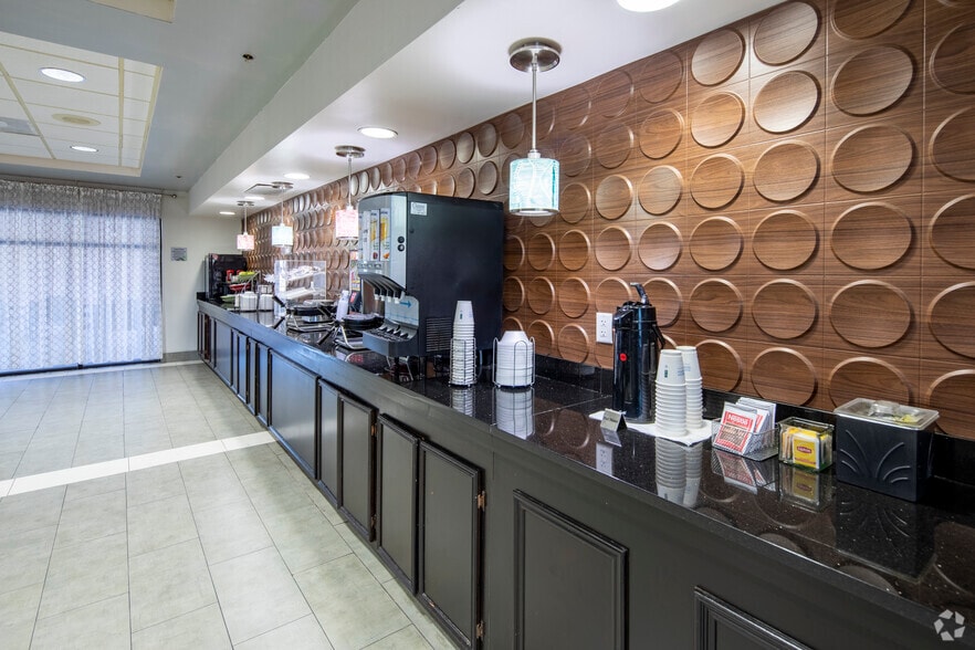 129 Brickerton St, Columbus, MS for sale - Interior Photo - Image 3 of 28