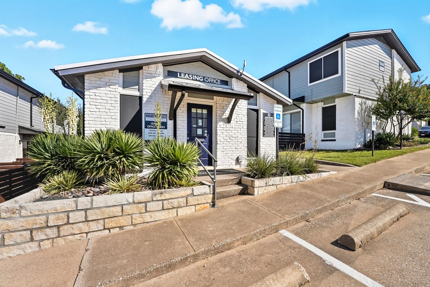 964 Simpson Ter, Bedford, TX for sale - Building Photo - Image 3 of 12