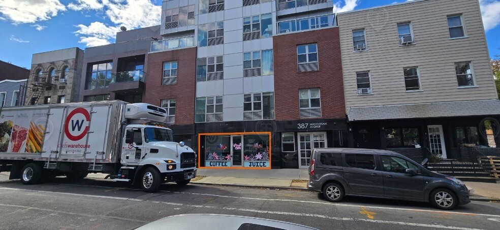 387 Manhattan Ave, Brooklyn, NY for lease - Building Photo - Image 1 of 2