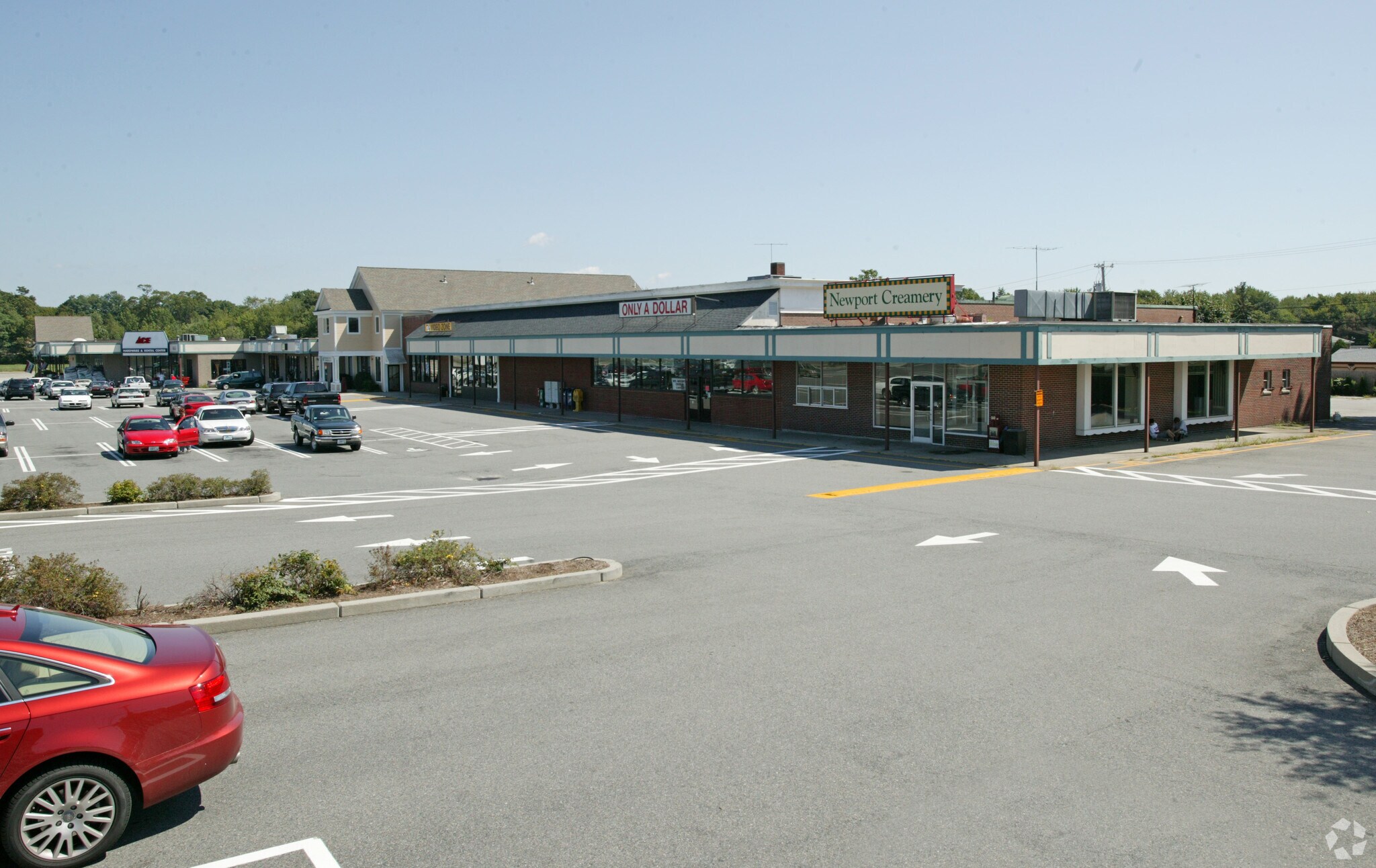 636 Gooding Ave, Bristol, RI 02809 Bristol Shopping Center