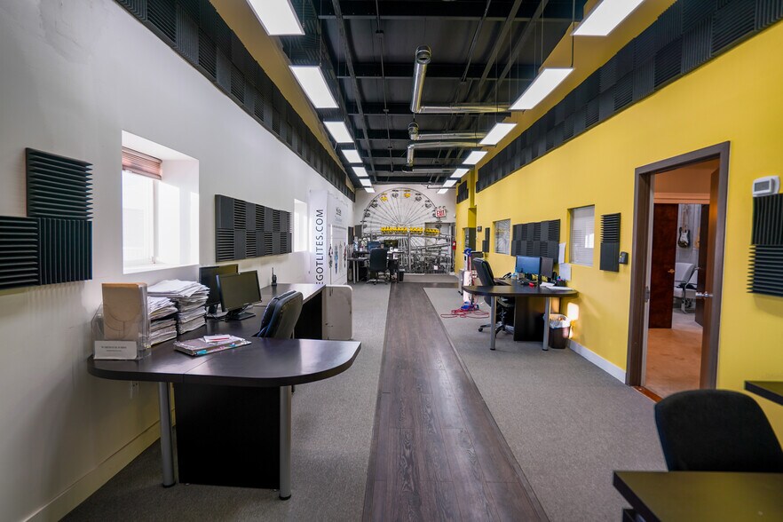 360 Industrial Loop, Staten Island, NY for sale - Building Photo - Image 1 of 1