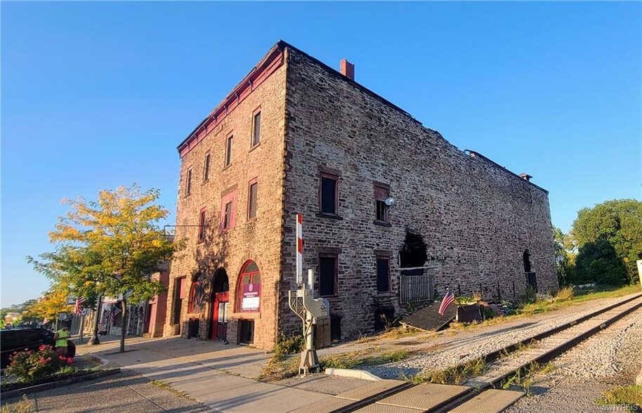 613 Main St, Medina, NY for sale - Building Photo - Image 2 of 5