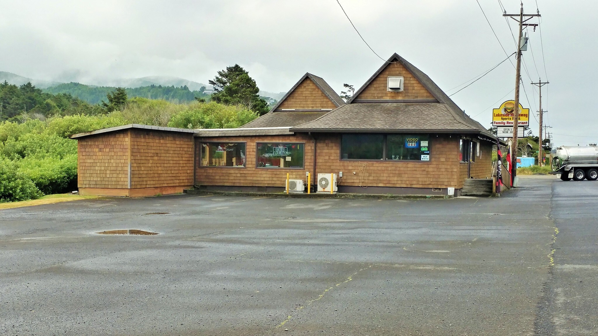670 N Hwy 101, Rockaway Beach, OR for sale Primary Photo- Image 1 of 1