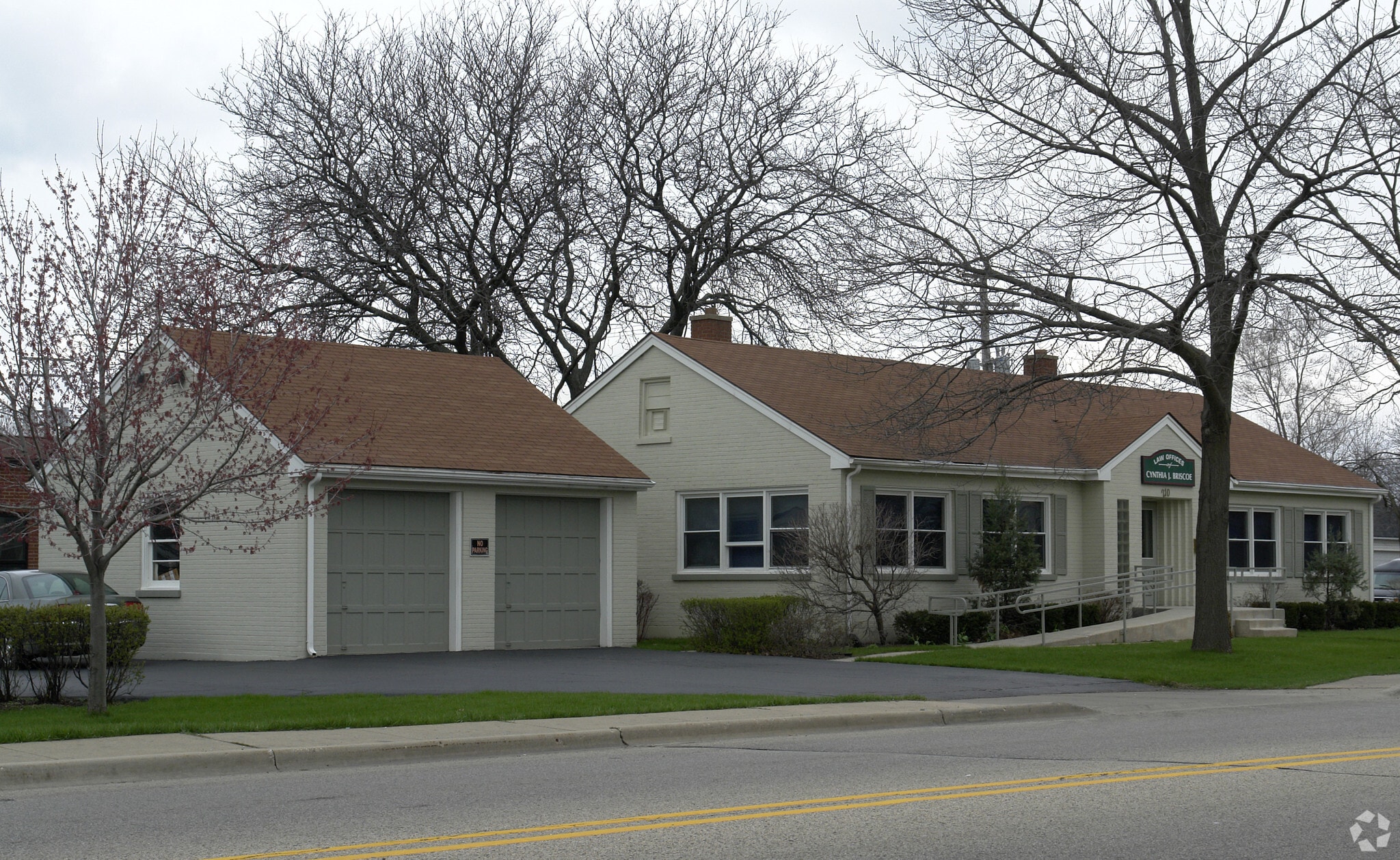 210 N Walkup Ave, Crystal Lake, IL for sale Primary Photo- Image 1 of 1