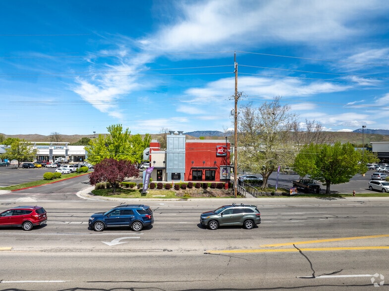 7040 W State St, Boise, ID for lease - Building Photo - Image 2 of 5