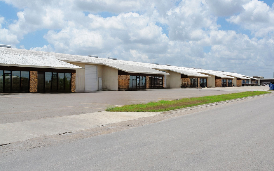 728-739 Diamond Cut Dr, Corpus Christi, TX for lease - Building Photo - Image 1 of 6