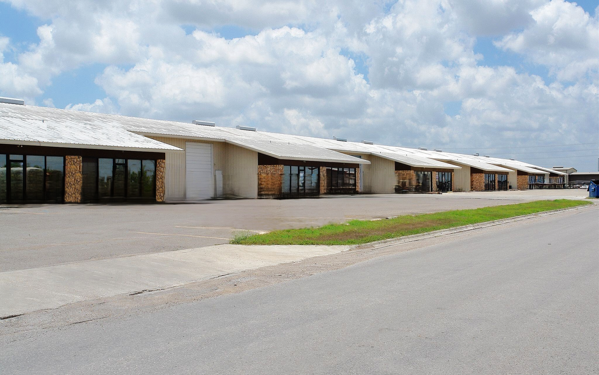 728-739 Diamond Cut Dr, Corpus Christi, TX for lease Building Photo- Image 1 of 7