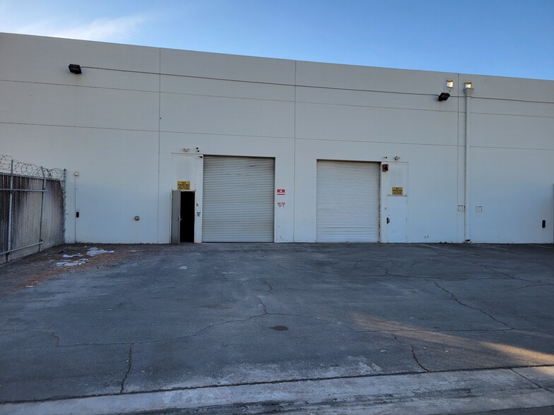 10410 Pioneer Blvd, Santa Fe Springs, CA for lease - Building Photo - Image 2 of 11