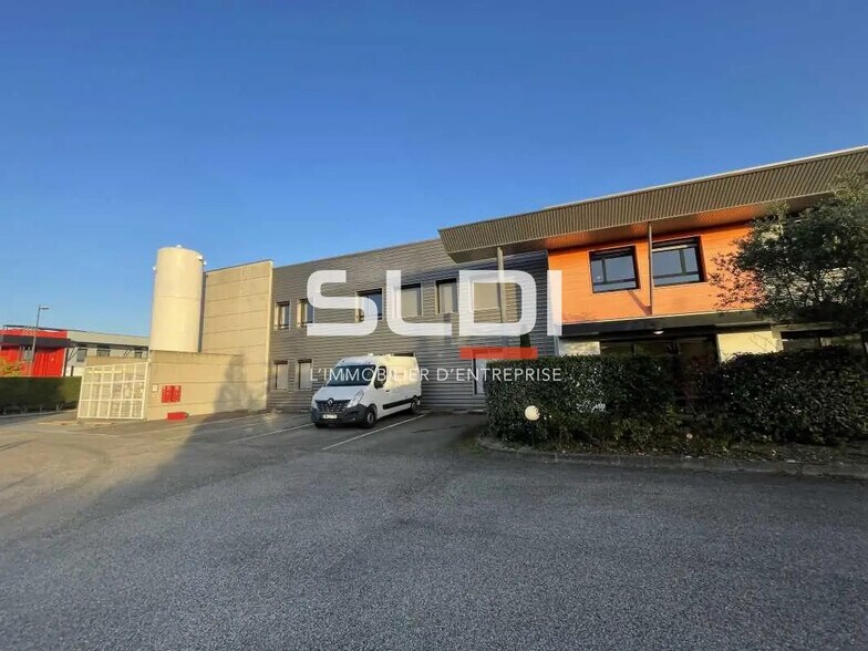 Flex in Saint-Priest for lease - Building Photo - Image 2 of 8