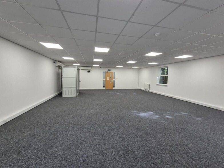Whitworth Ct, Runcorn for lease - Building Photo - Image 3 of 16