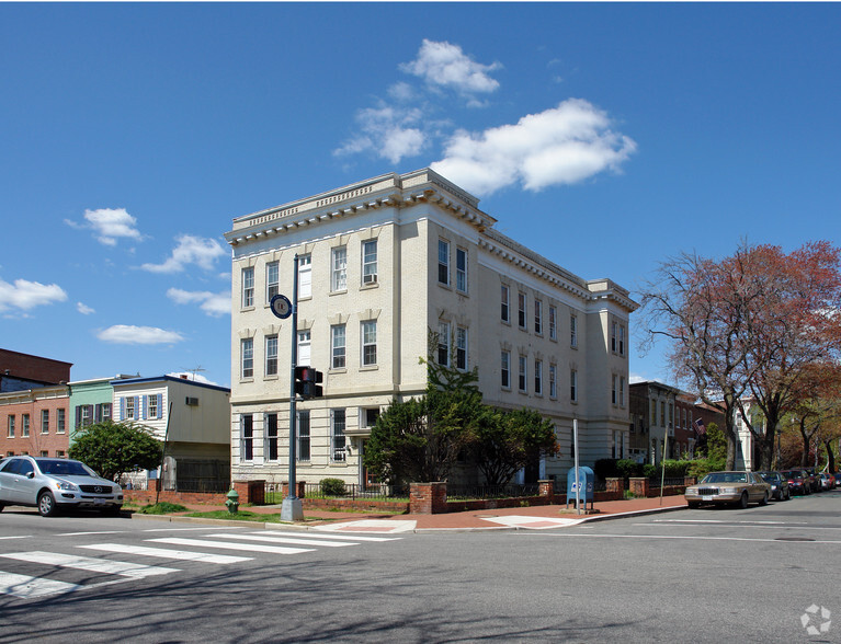 668 Independence Ave SE, Washington, DC for sale - Primary Photo - Image 1 of 1