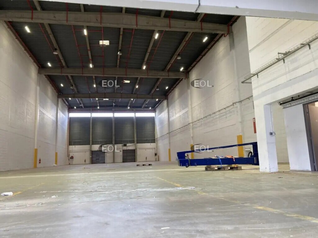 Location Entrepôt 1 576 m² à 10 389 m² - Photo 1