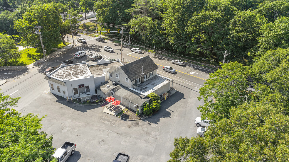 218 Main Rd, Riverhead, NY for sale - Building Photo - Image 1 of 22