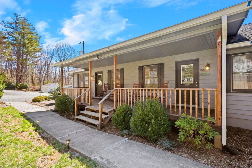 157 Hill St, Blowing Rock, NC for sale - Building Photo - Image 2 of 7