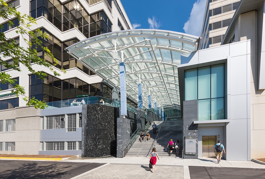 1765 Greensboro Station Pl, McLean, VA for lease - Building Photo - Image 2 of 10