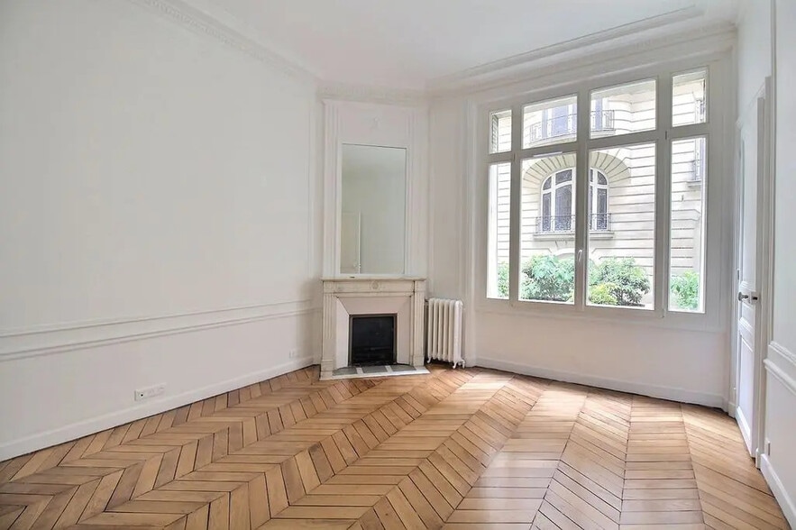 Office in Paris for lease - Building Photo - Image 2 of 8