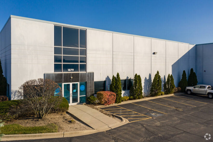 1879 Internationale Blvd, Glendale Heights, IL for sale - Building Photo - Image 1 of 1