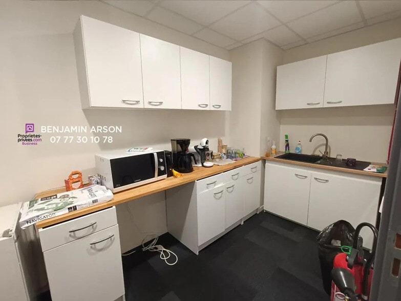 Office in Aix-les-Bains for sale - Building Photo - Image 3 of 6