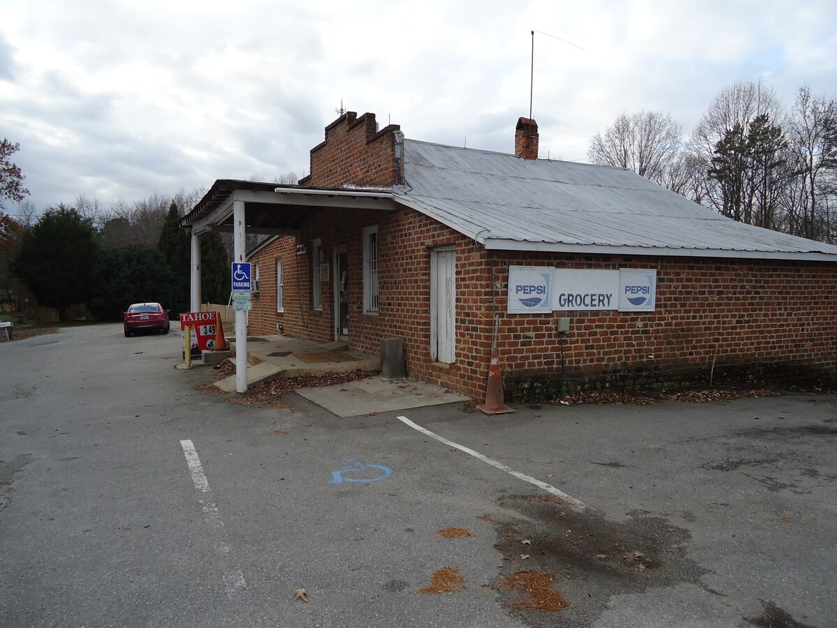 23234 Genito Rd, Jetersville, VA 23083