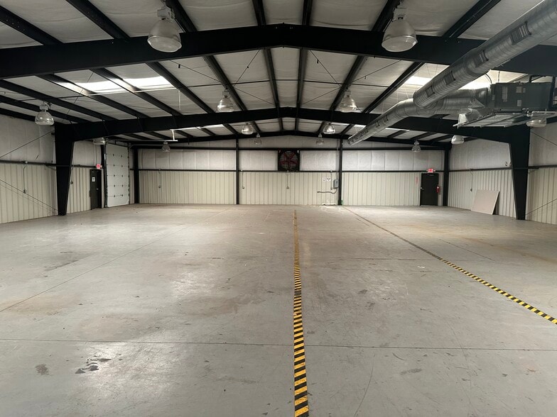 465 Forum Pky, Rural Hall, NC for sale - Building Photo - Image 3 of 6