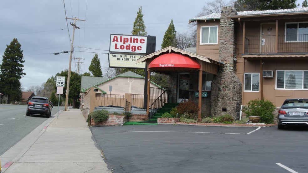 908 S Mount Shasta Blvd, Mount Shasta, CA for sale - Primary Photo - Image 1 of 1