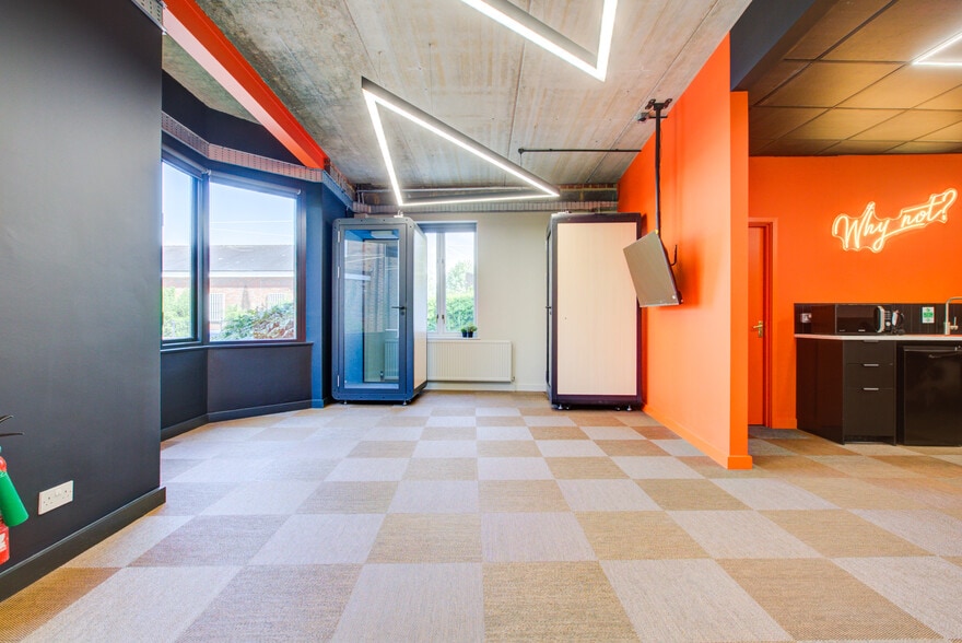 Lower Kings Rd, Berkhamsted for lease - Interior Photo - Image 2 of 11