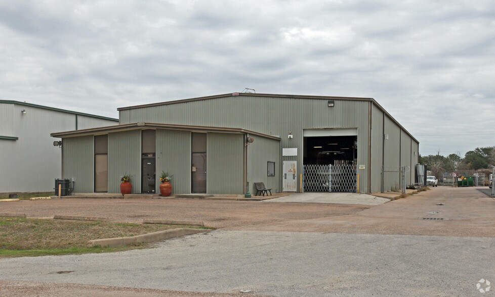 5094 Steadmont Dr, Houston, TX for lease - Primary Photo - Image 1 of 6