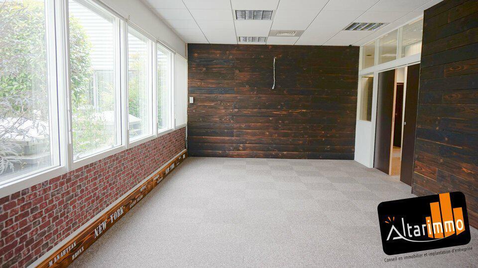 Office in Chartres for lease Building Photo- Image 1 of 11