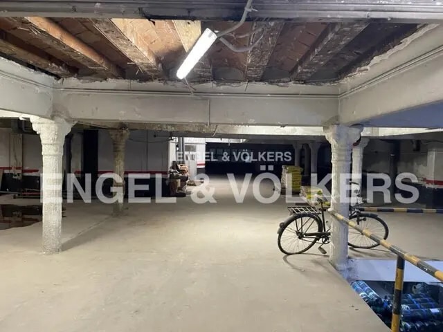 Gran Vía de les Corts Catalanes, Barcelona, BAR 08010 -  -  - Interior Photo - Image 1 of 4