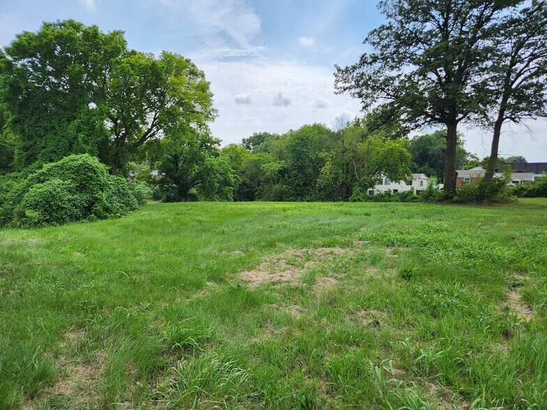 2425-2431 W Clay St, Saint Charles, MO for sale - Building Photo - Image 3 of 8