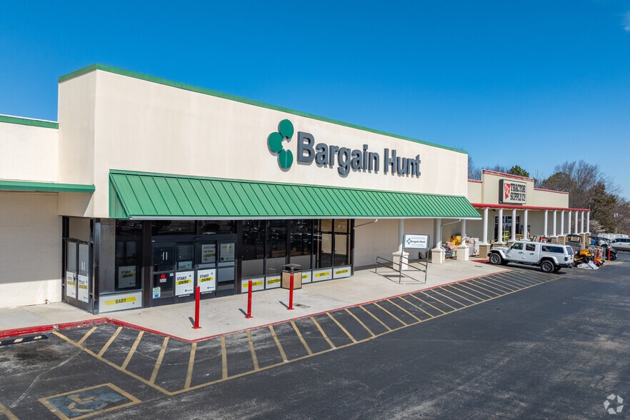 1415 Dinah Shore Blvd, Winchester, TN for lease - Building Photo - Image 2 of 12