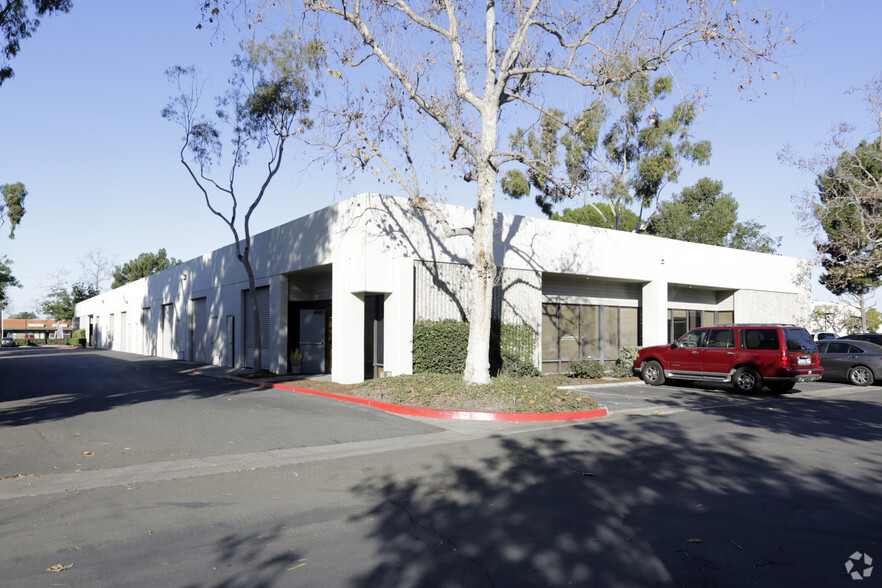 7052 Orangewood Ave, Garden Grove, CA for lease - Building Photo - Image 3 of 6