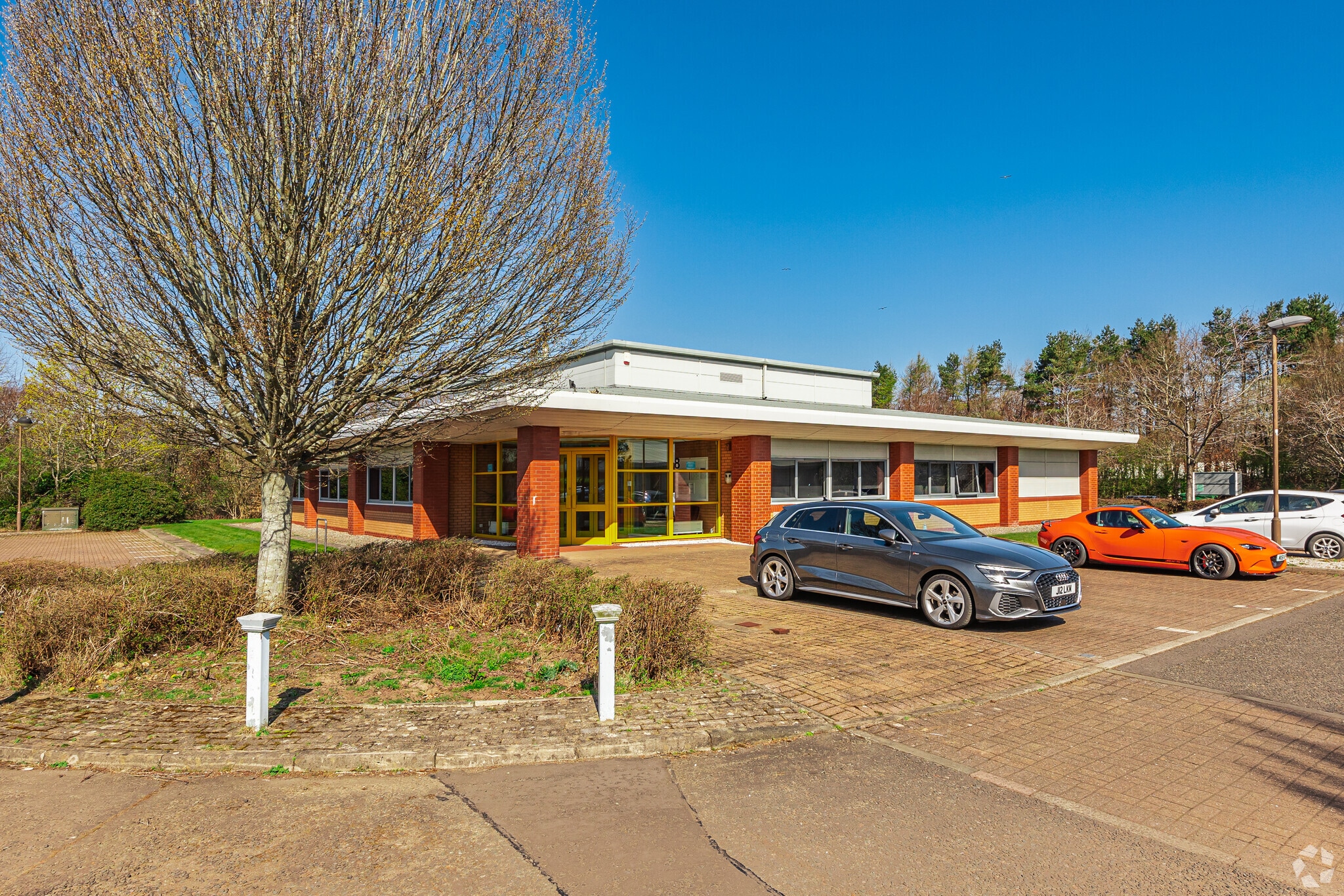 8 Bain Sq, Livingston for sale Primary Photo- Image 1 of 1