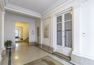 16 Rue Martel, Paris for lease Building Photo- Image 2 of 2