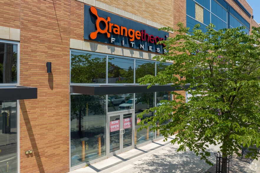 501 Lakeshore Rd E, Mississauga, ON for lease - Building Photo - Image 3 of 4