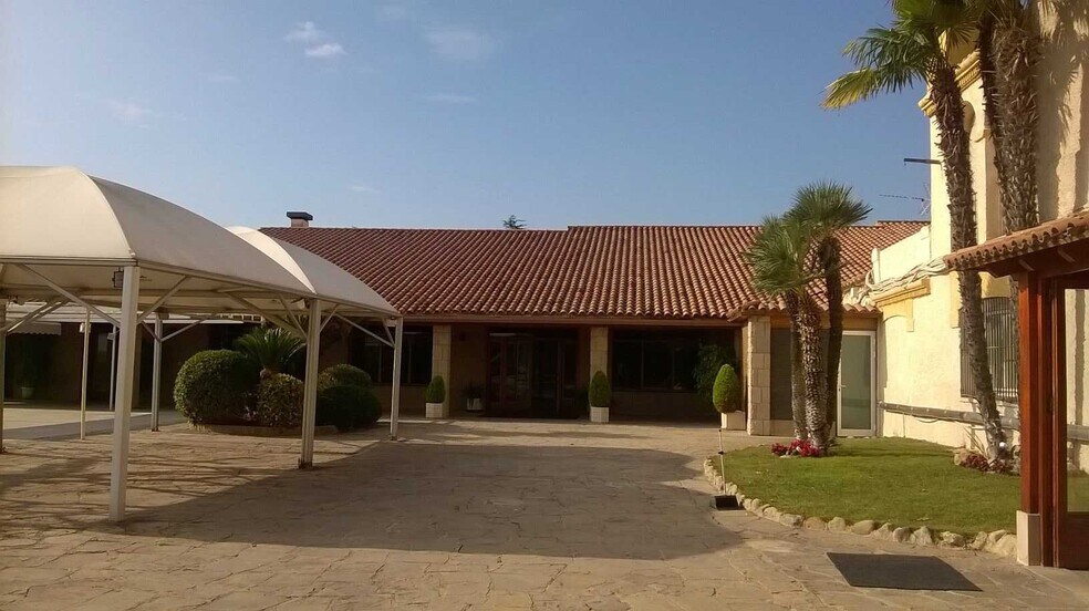 Hospitality in Castellar del Vallès, Barcelona for sale - Building Photo - Image 2 of 11