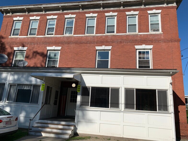 326 Hancock St, Rumford, ME for sale - Primary Photo - Image 1 of 1