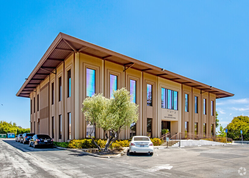 2595 E Bayshore Rd, Palo Alto, CA for lease - Building Photo - Image 1 of 12